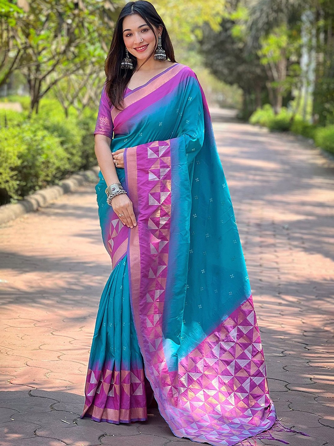 

DIVASTRI Woven Design Zari Banarasi Saree, Blue