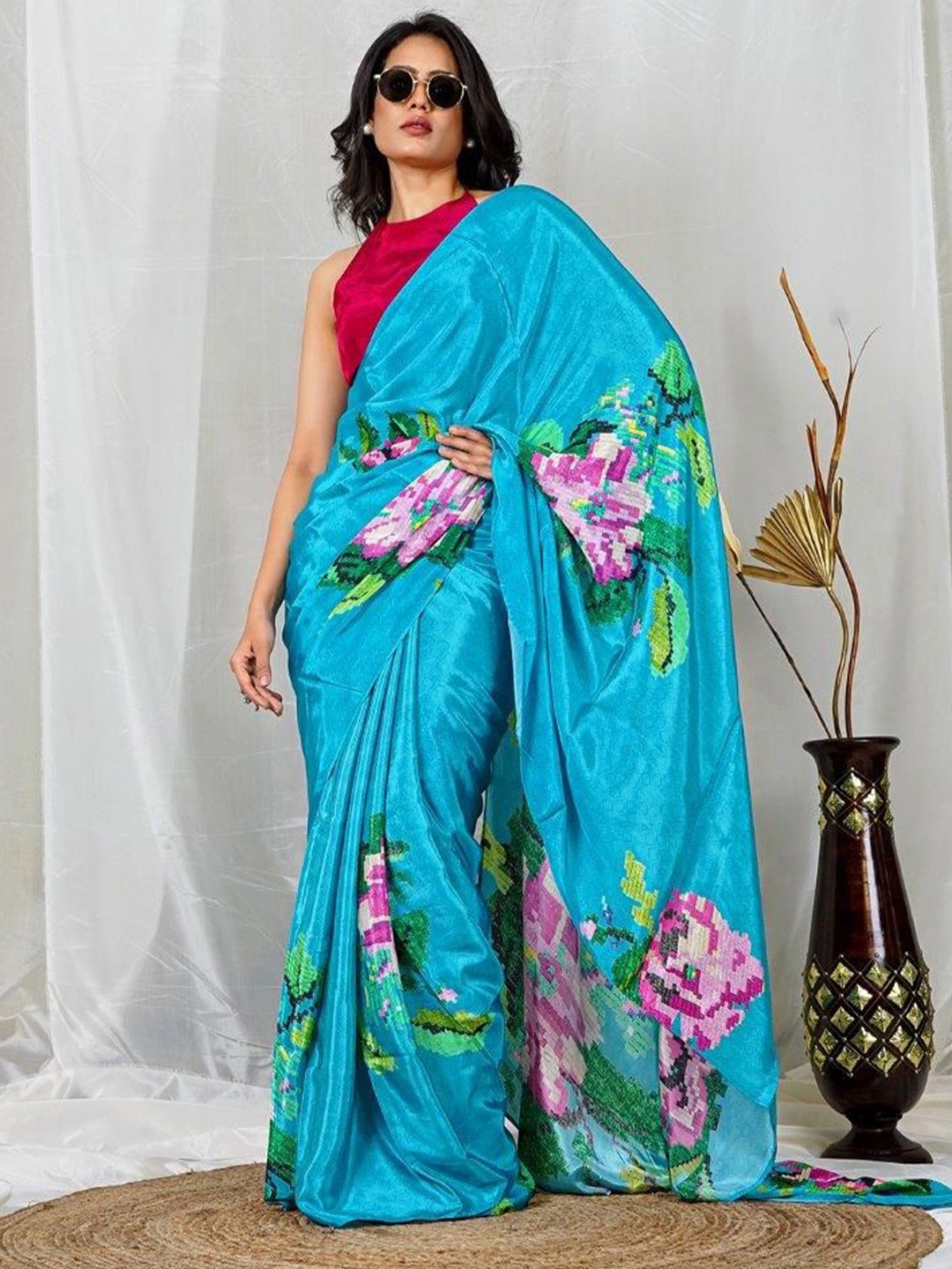 

EARTH O FAB Floral Pure Crepe Saree, Blue