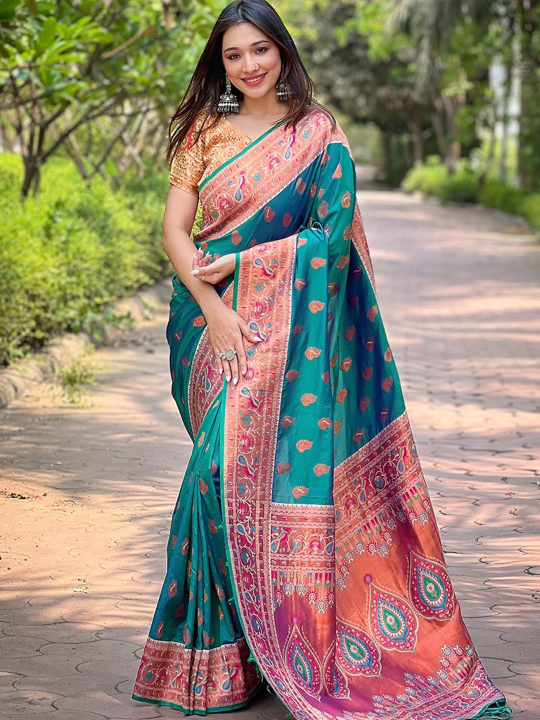 

DIVASTRI Woven Design Zari Paithani Saree, Teal