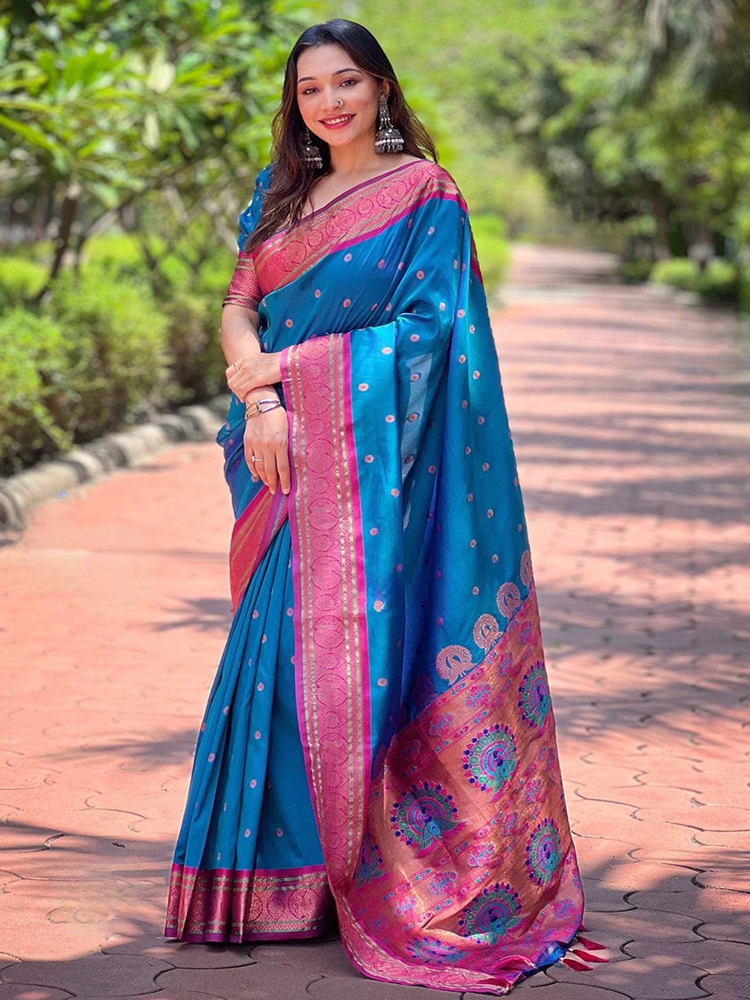 

DIVASTRI Woven Design Zari Paithani Saree, Blue