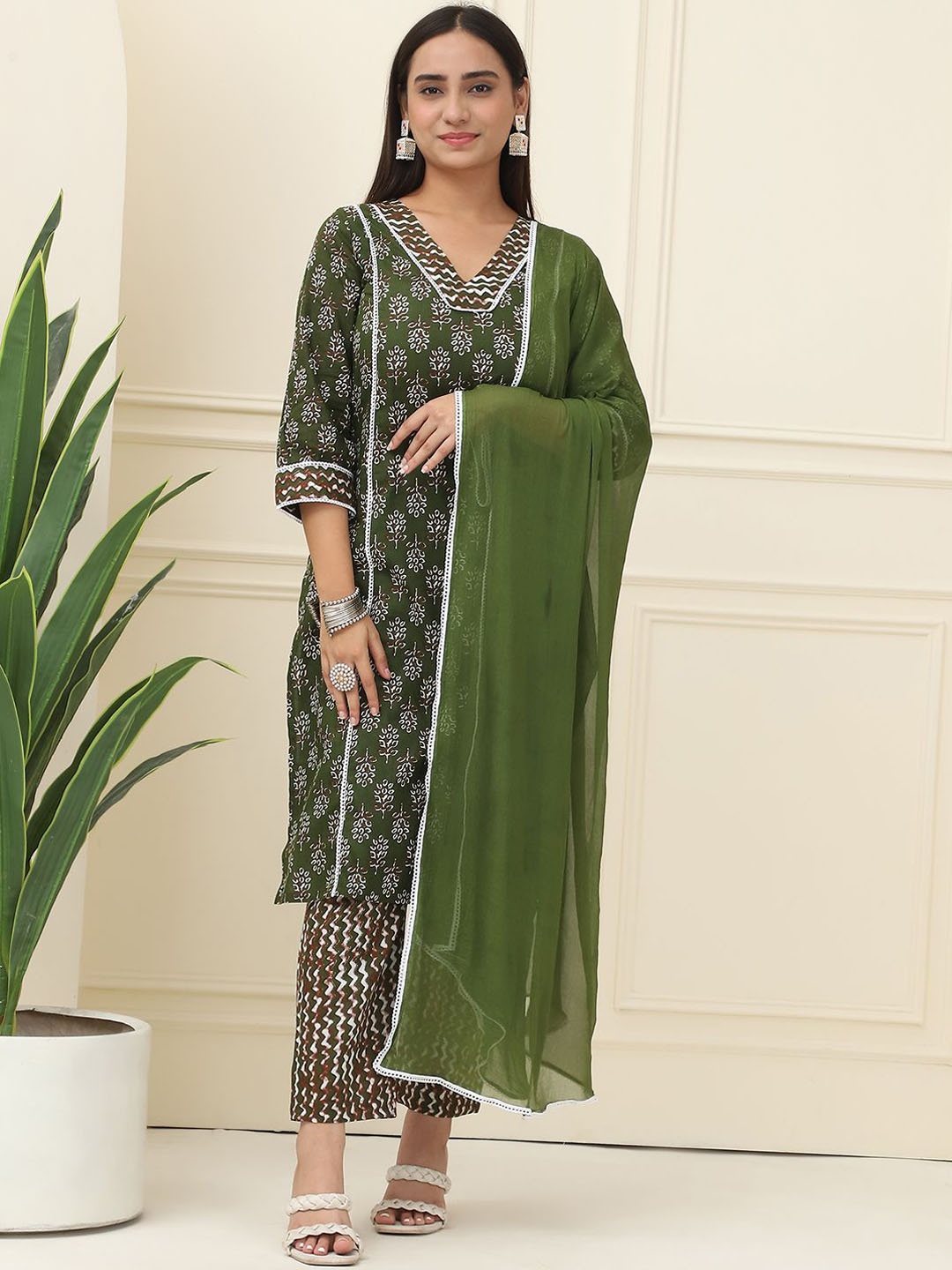 

Feel Clath Floral Printed Thread Work V-Neck Pure Cotton Kurta With Trousers & Dupatta, Green