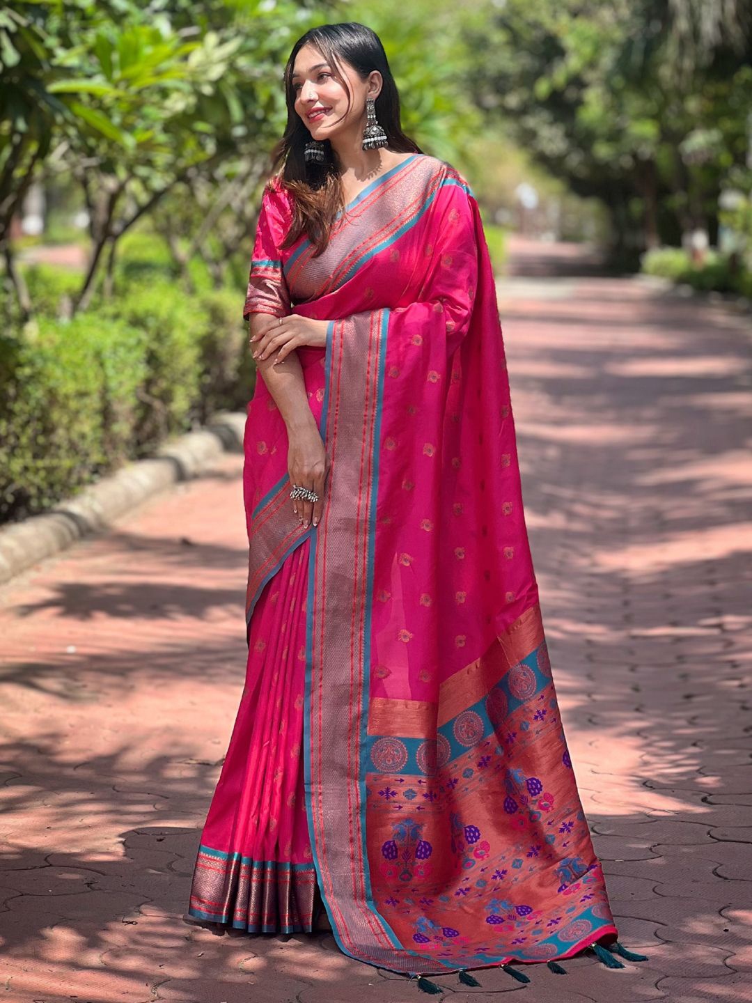 

DIVASTRI Woven Design Zari Paithani Saree With Unstitched Blouse Piece, Pink