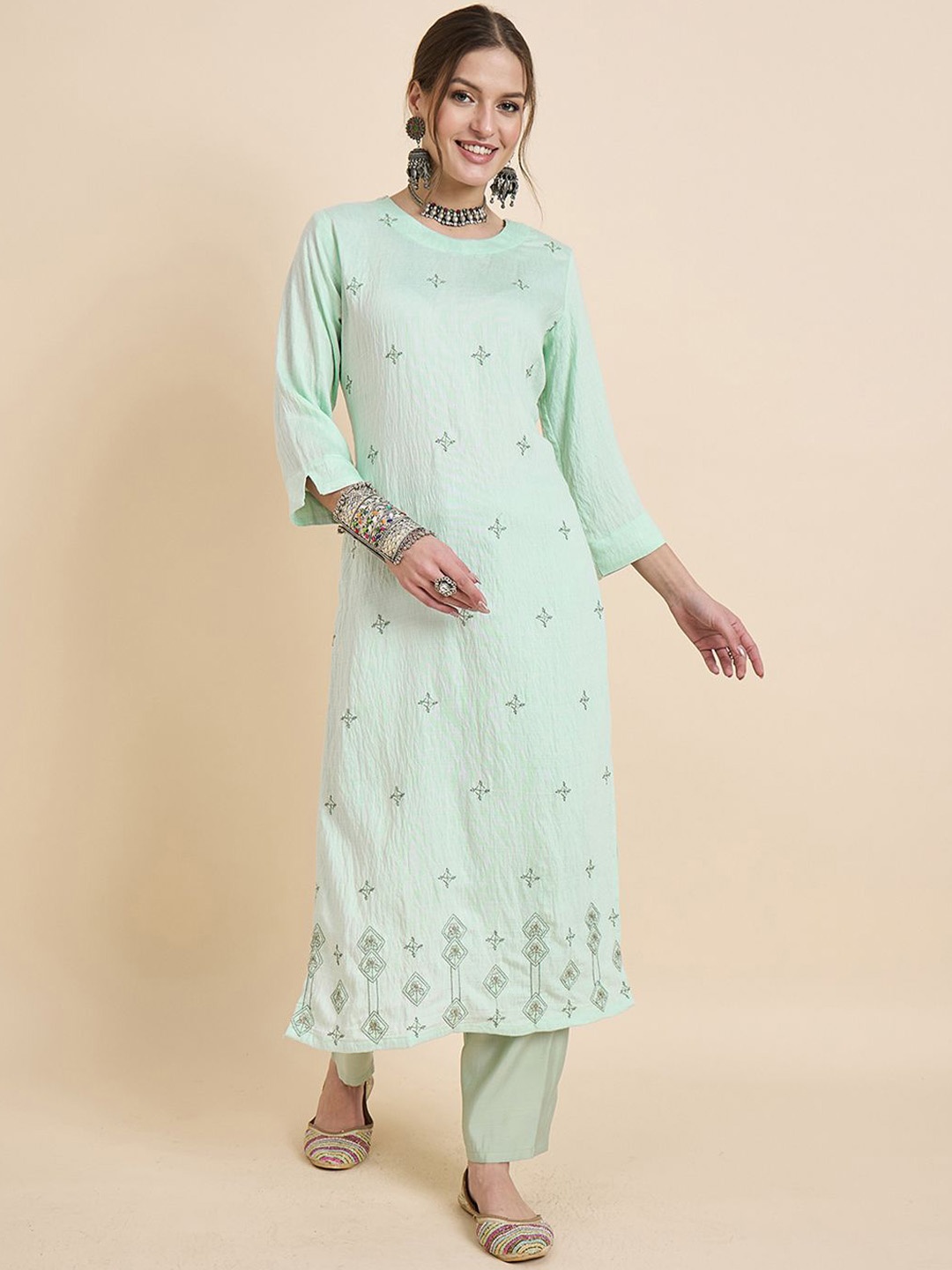 

Anouk Rustic Women Floral Embroidered Thread Work Floral Kurta, Sea green