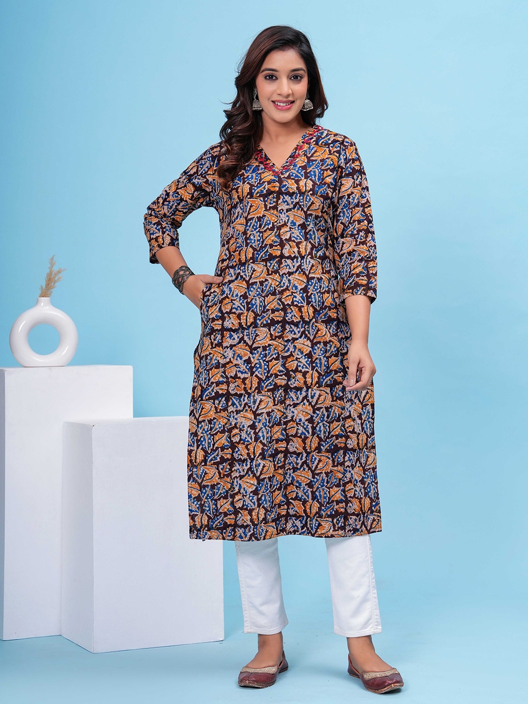 

HEARTLOOM Floral Printed V-Neck Mirror Work Kalamkari Cotton Straight Kurta, Coffee brown