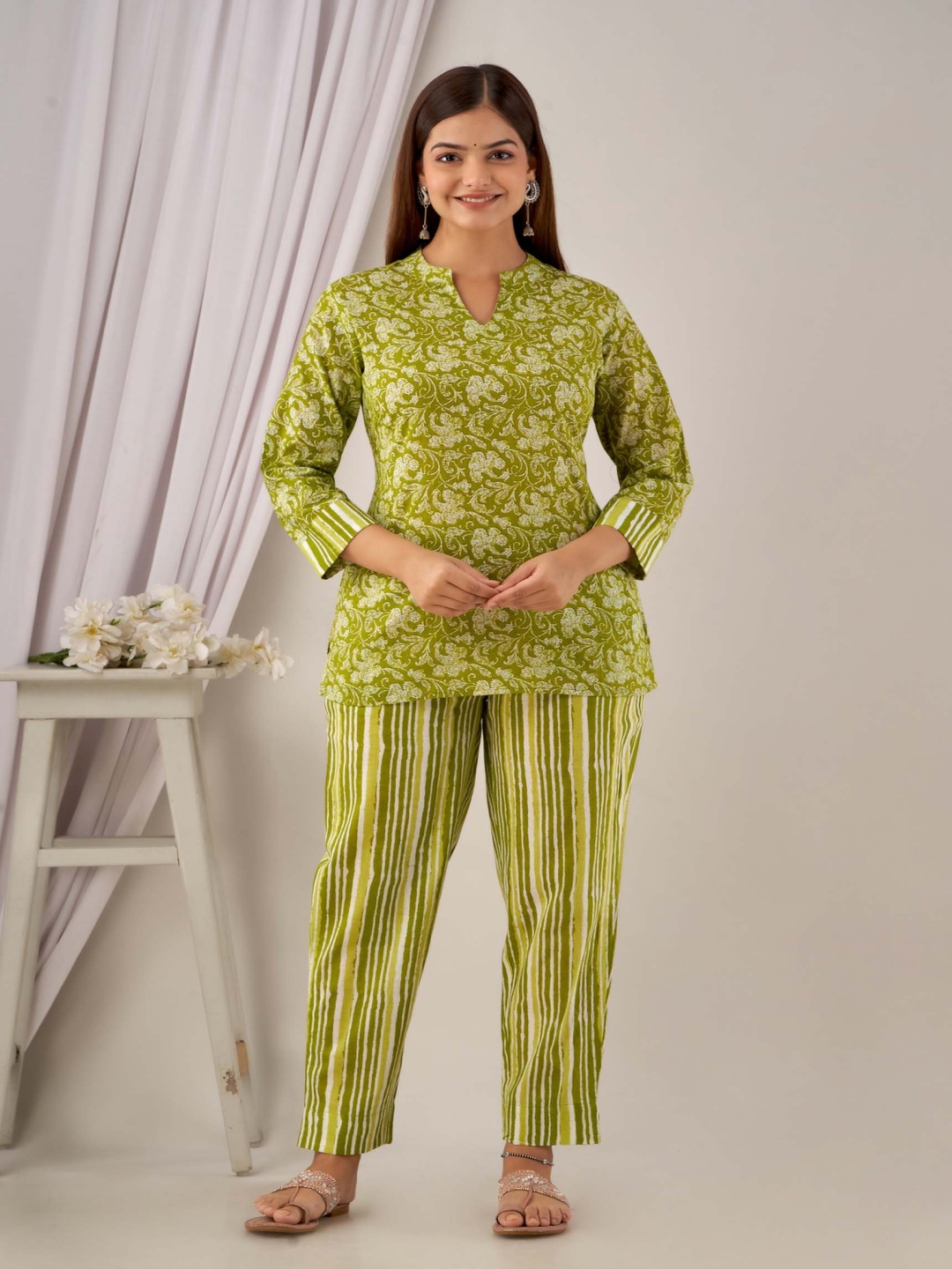

Dreambe Women Printed Pure Cotton Tunic With Trousers, Green