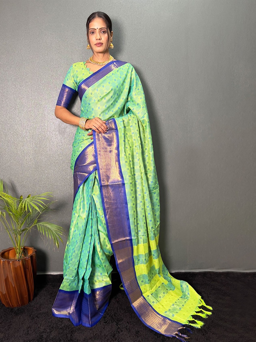 

DIVASTRI Woven Design Zari Ready to Wear Mysore Silk Saree, Green