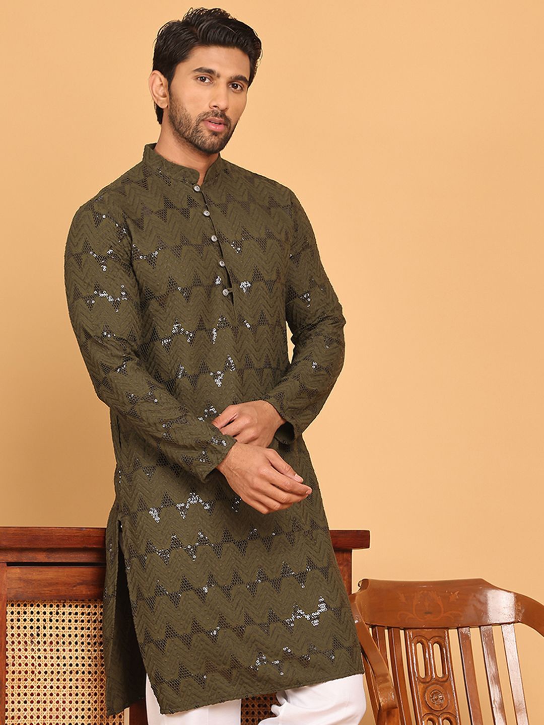 

Jompers Men Geometric Embroidered Sequinned Kurta, Olive