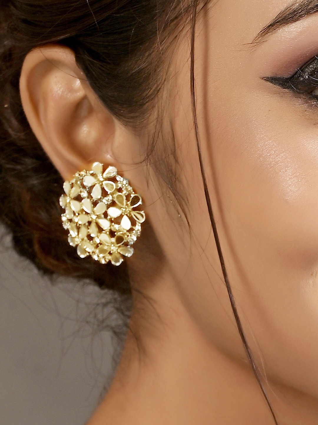 

TANAIRA Circular Studs Earrings, Gold