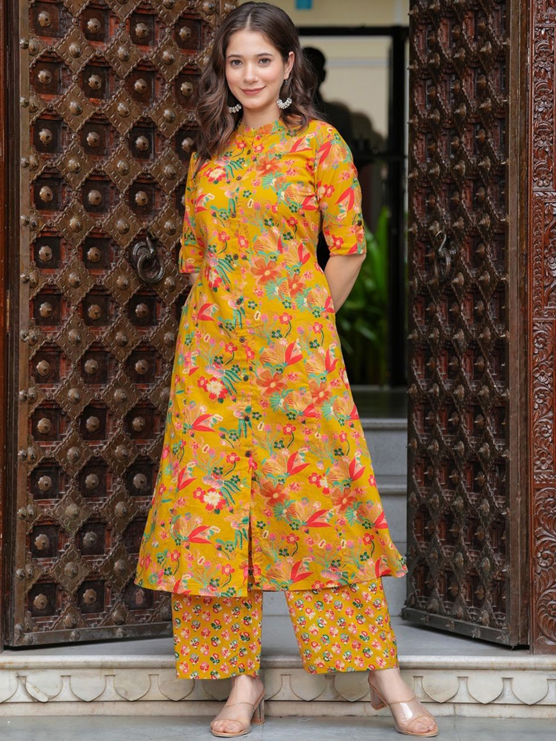 

Demirner Women Floral Printed Regular Kurta with Palazzos, Yellow