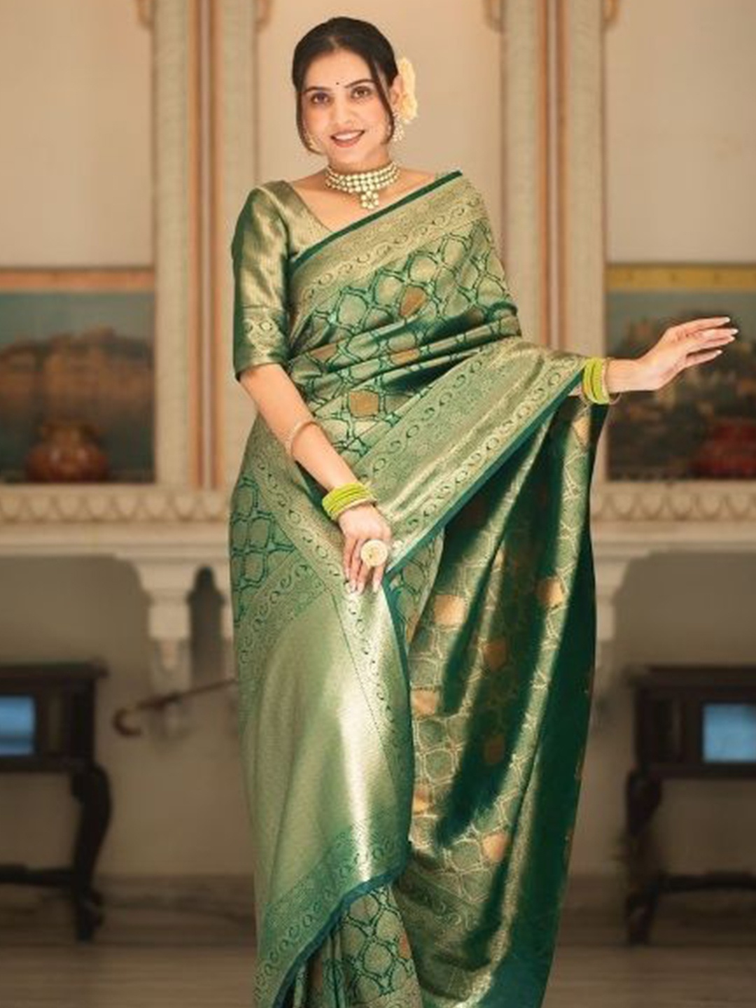 

zinzraa Ethnic Motifs Zari Pure Silk Saree, Green