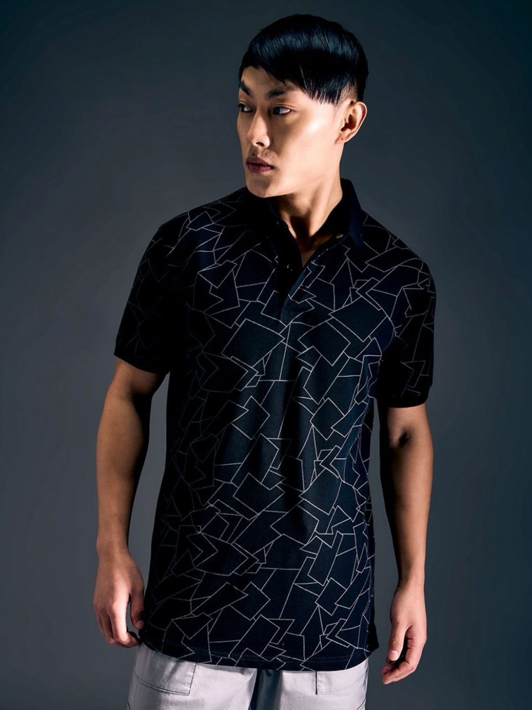

Pepe Jeans Men Printed Polo Collar Extended Sleeves Pockets T-shirt, Black
