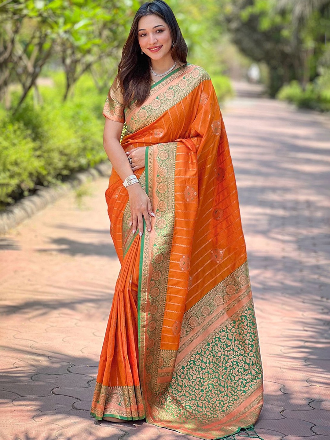 

DIVASTRI Woven Design Zari Silk Blend Banarasi Saree, Orange