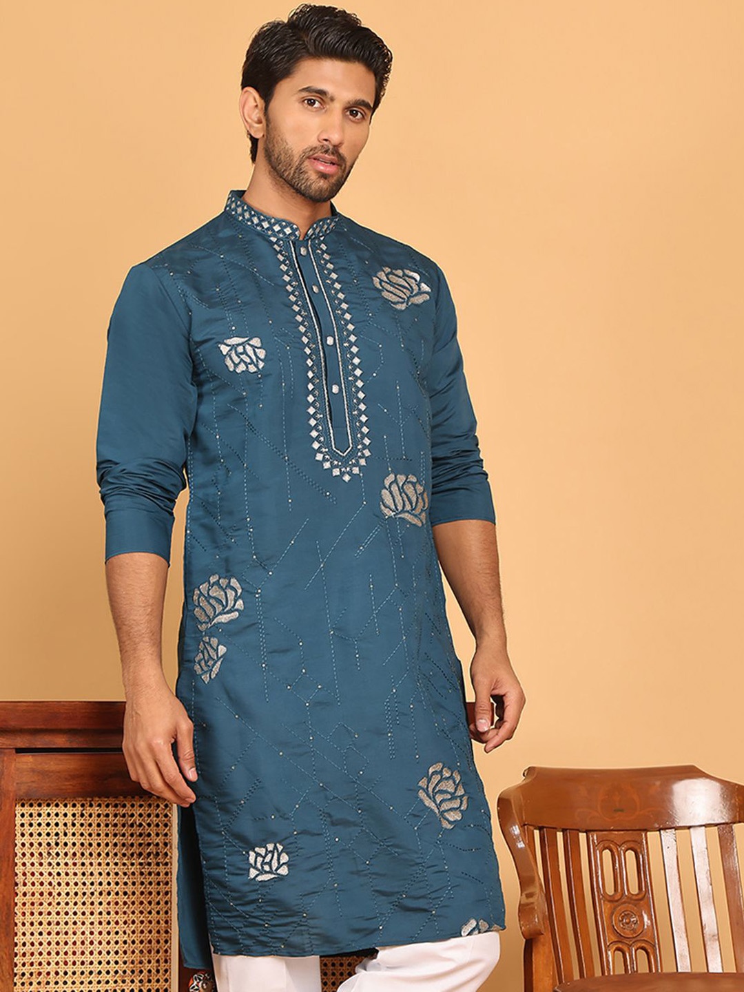 

Jompers Floral Embroidered Thread Work Mandarin Collar Straight Kurta, Turquoise blue