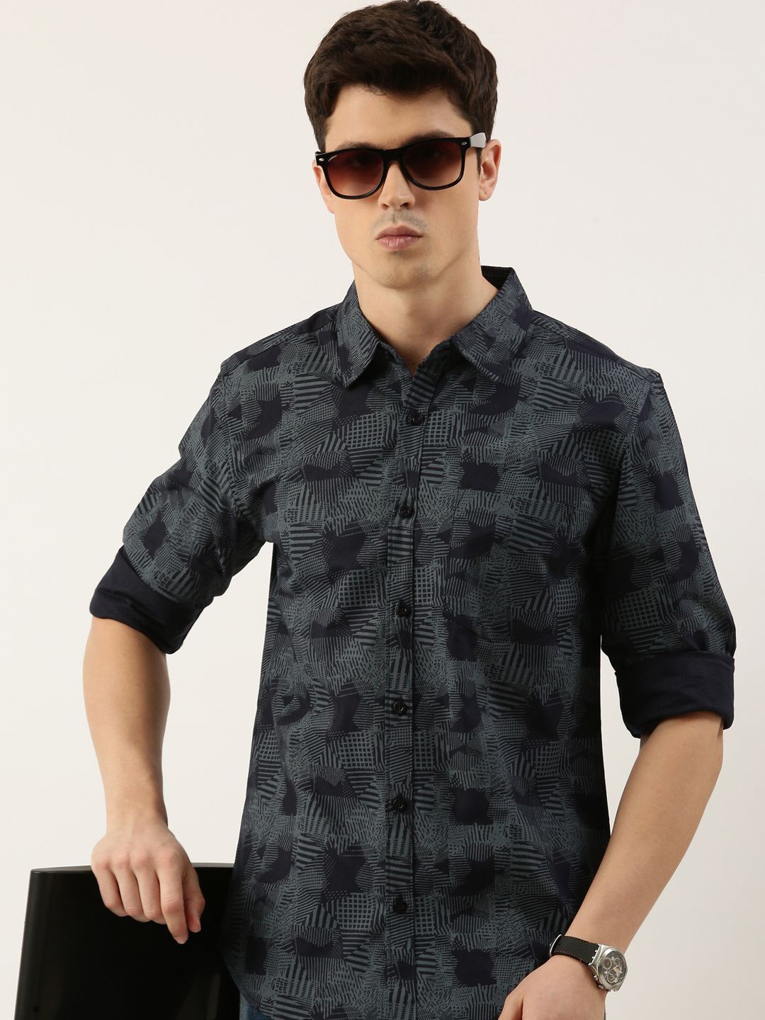 

Metronaut Men Spread Collar Abstract Printed Cotton Casual Shirt, Black