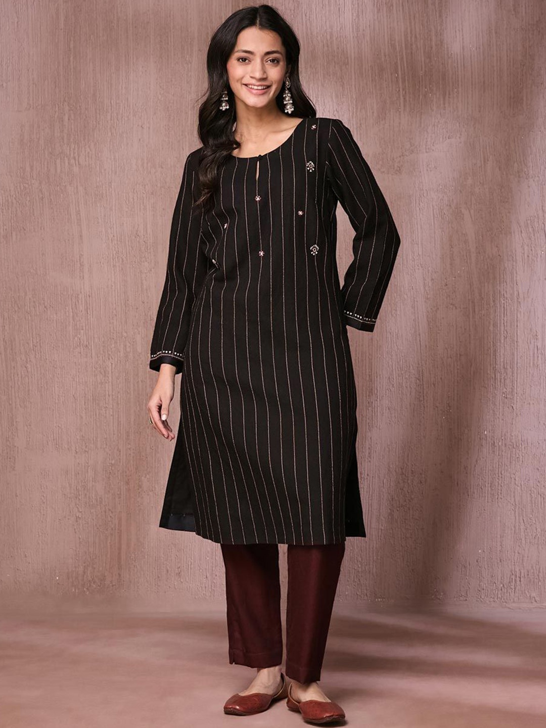 

Fabindia Floral Embroidered Notch Neck Woollen Straight Kurta, Black