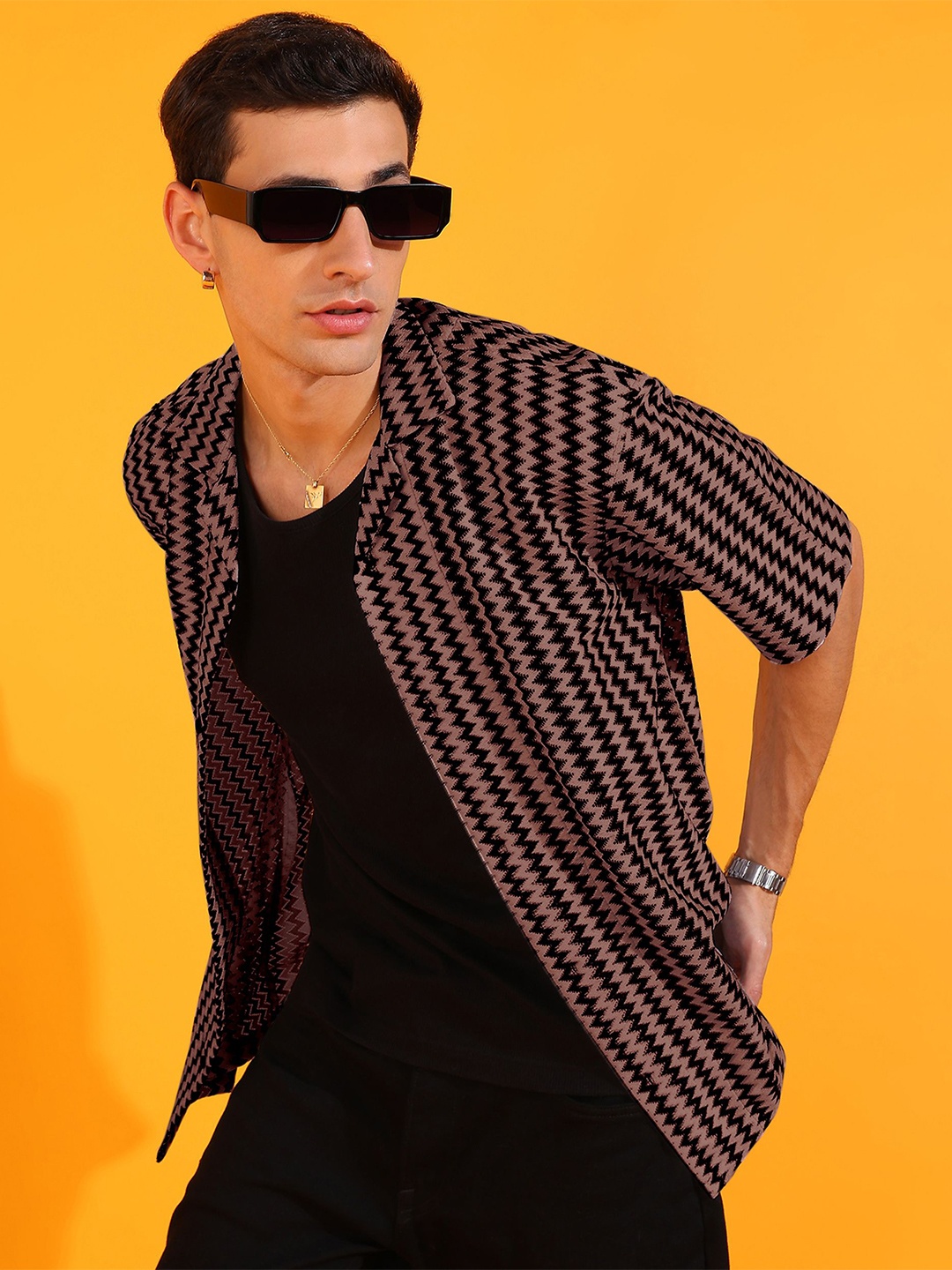 

INDICLUB Men Relaxed Fit Cuban Collar Chevron Striped Casual Shirt, Pink