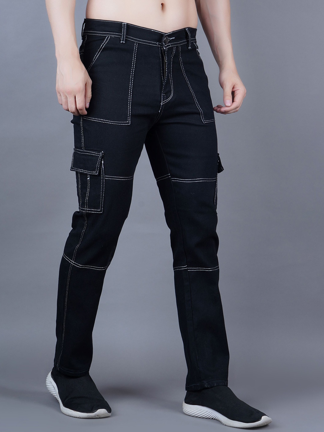 

LINARIA Men Classic Straight Fit Mildly Distressed Jeans, Black