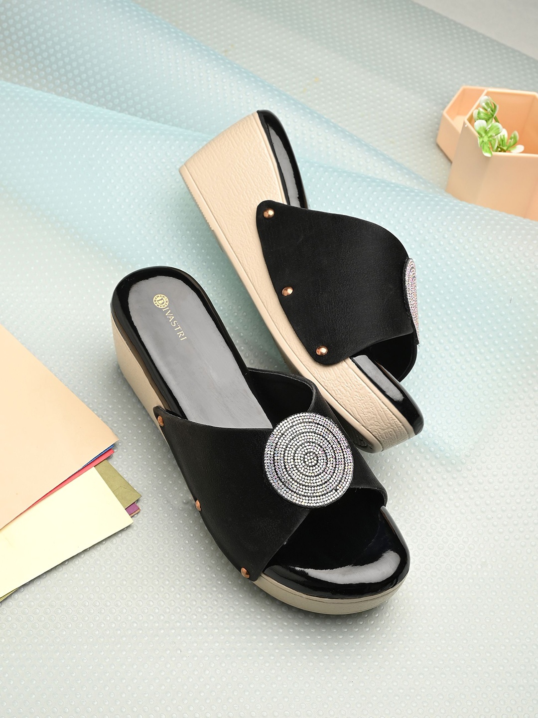 

DIVASTRI Women Wedge Sandals, Black