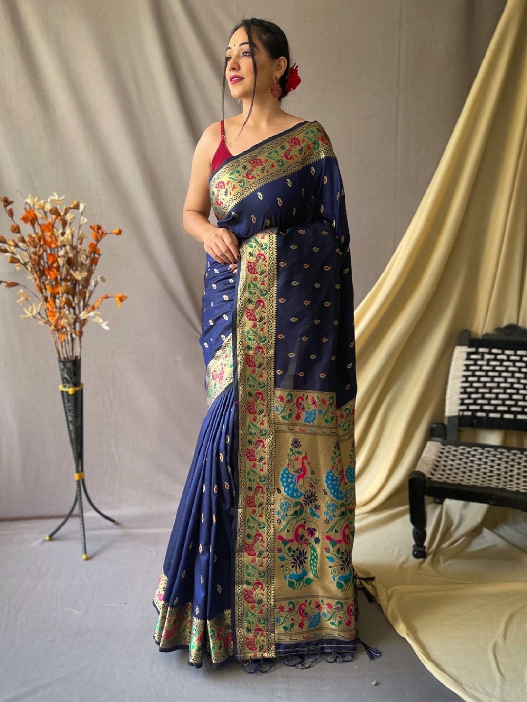 

DIVASTRI Woven Design Zari Paithani Saree, Navy blue