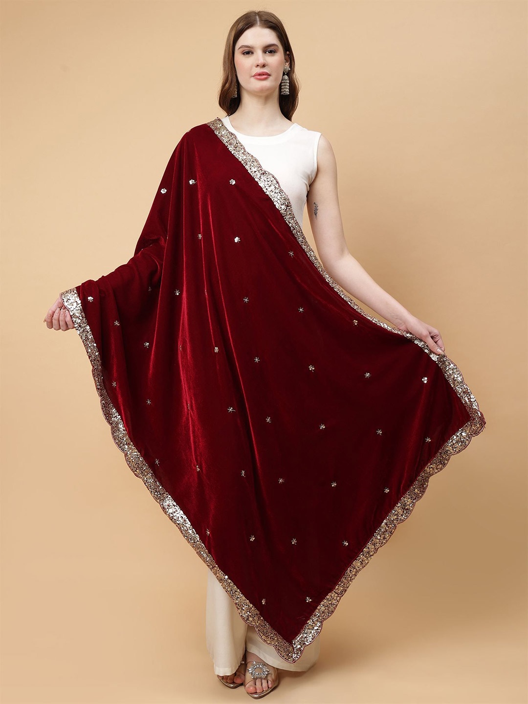 

Moda Chales Floral Embroidered Velvet Dupatta With Sequinned, Maroon