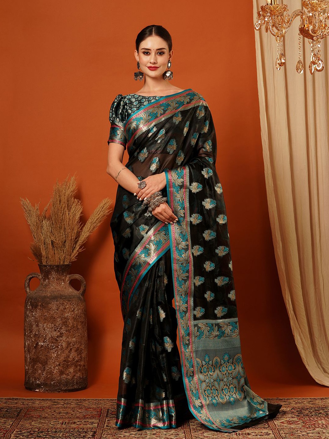 

DIVASTRI Woven Design Zari Pure Silk Banarasi Saree, Black