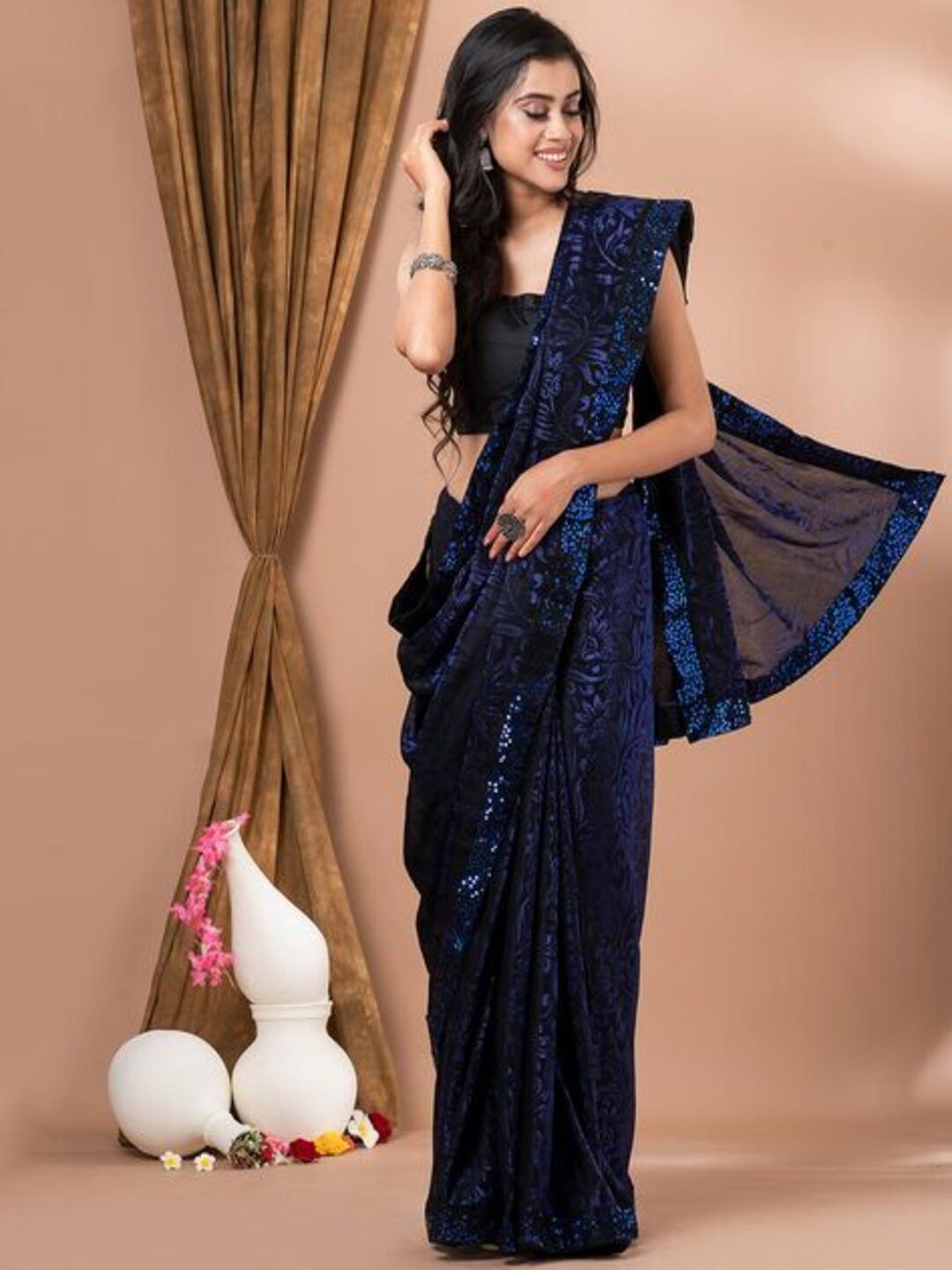 

VRAGI Floral Printed Sequinned Saree, Navy blue