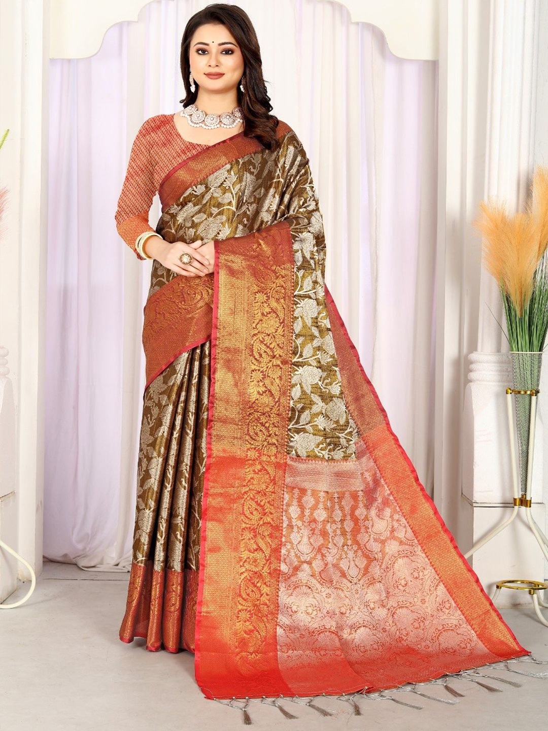 

VISHNU CREATIONS Floral Zari Pure Silk Banarasi Saree, Beige