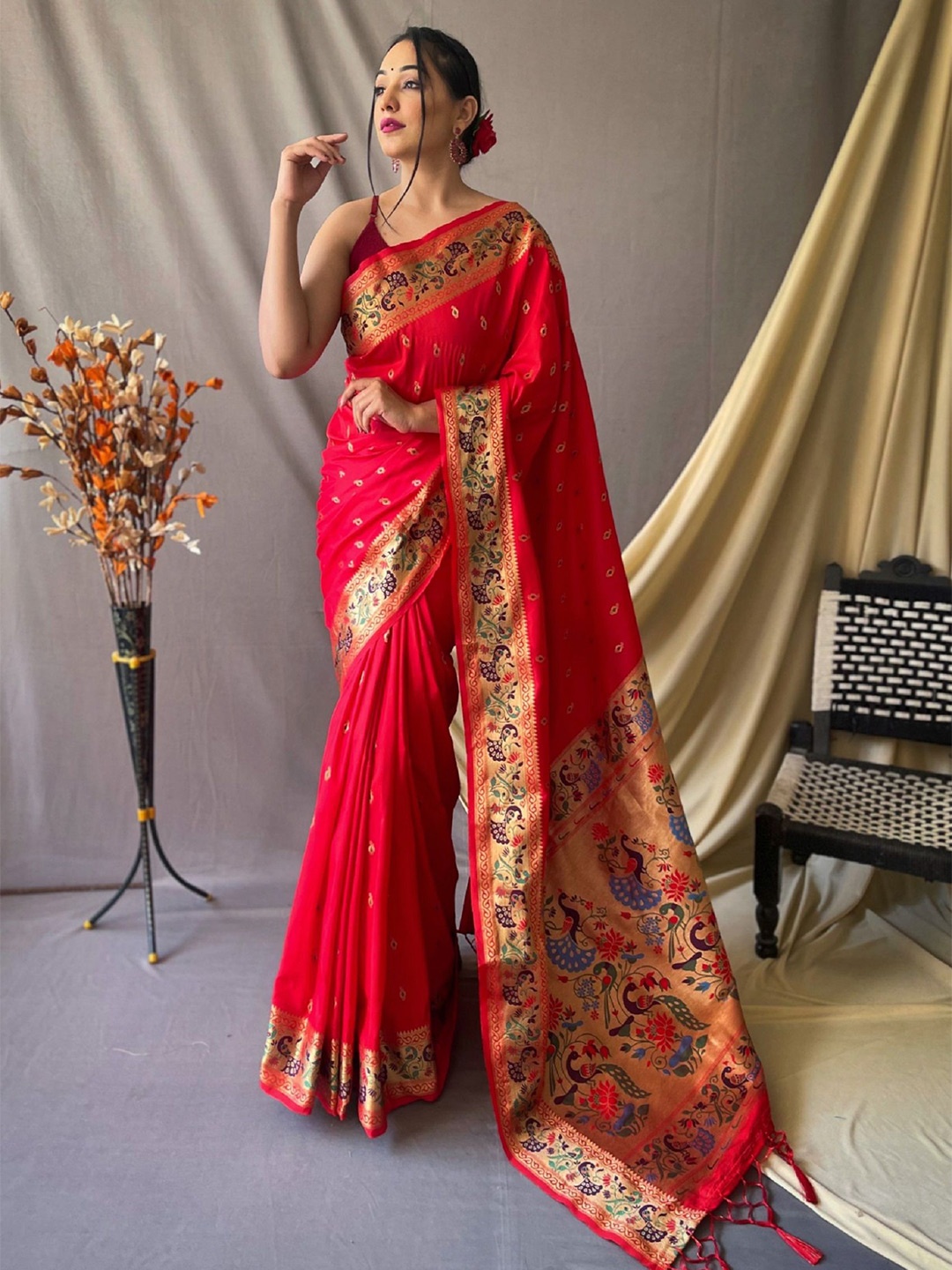 

DIVASTRI Woven Design Zari Paithani Saree, Red