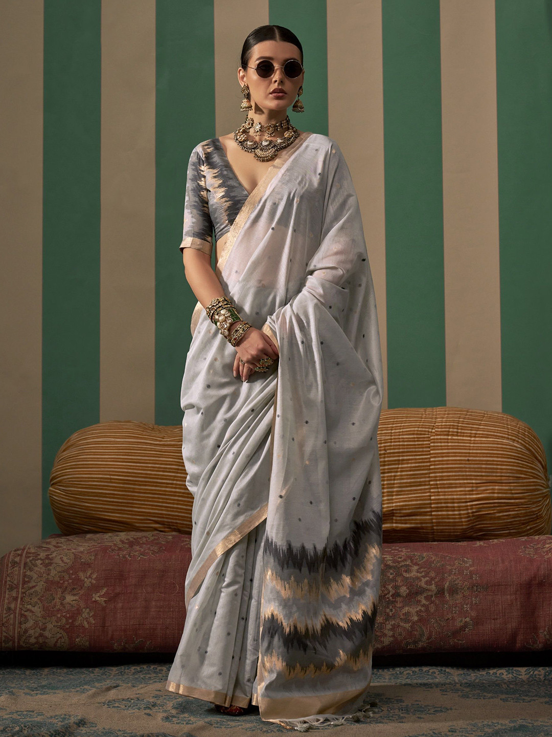 

MAHALASA Ethnic Motifs Zari Silk Cotton Handloom Saree, Grey