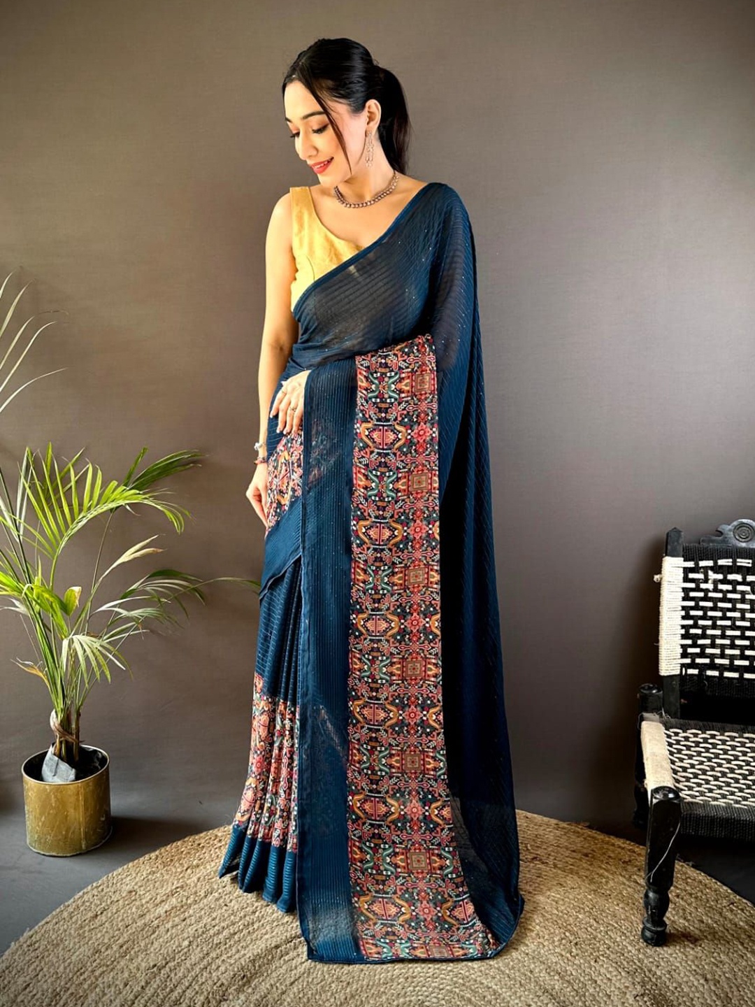 

HEER FASHION Embellished Sequinned Saree, Navy blue