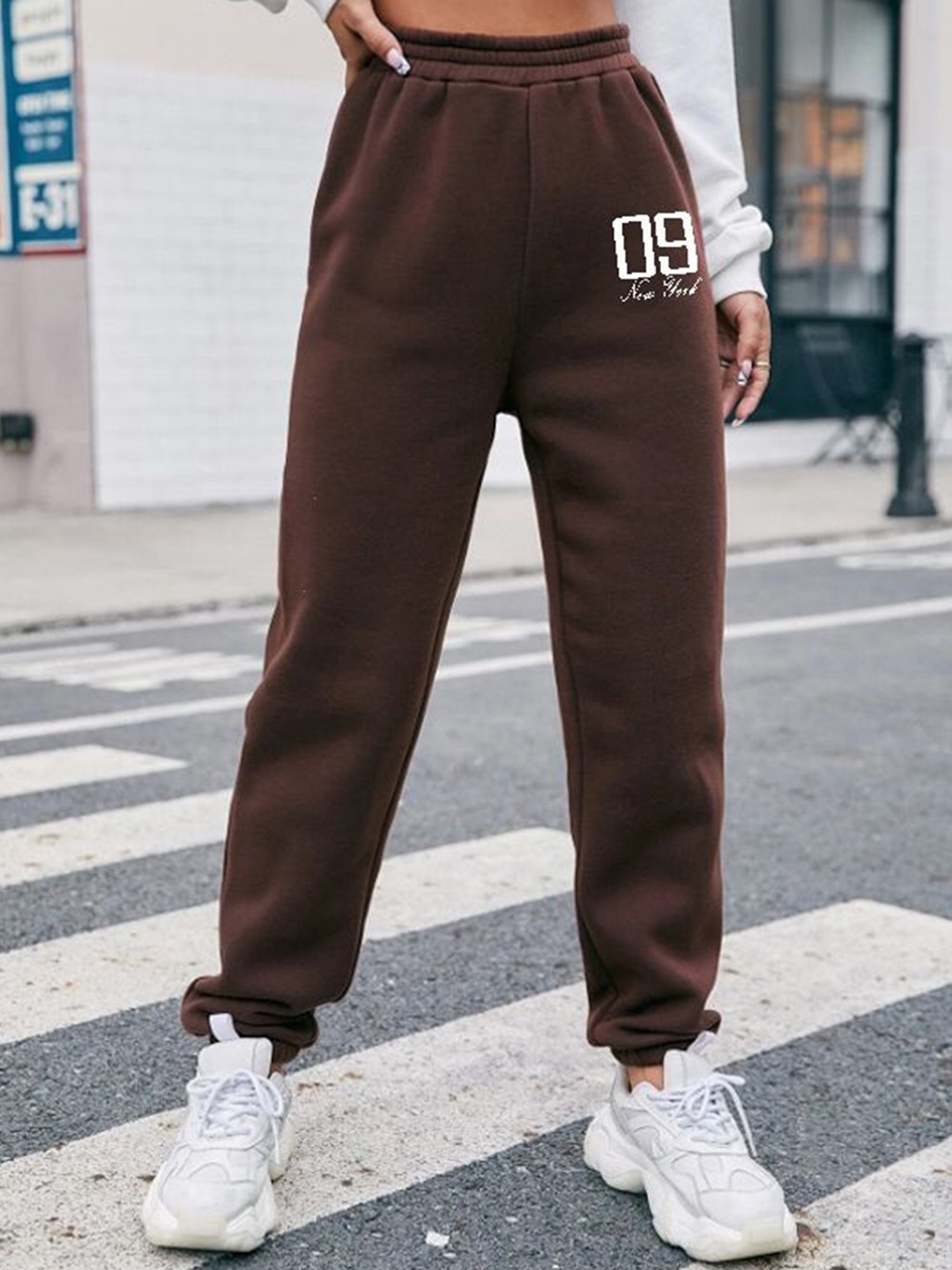 

SAAHASAM Women Printed Relaxed Loose Fit Joggers Trousers, Brown