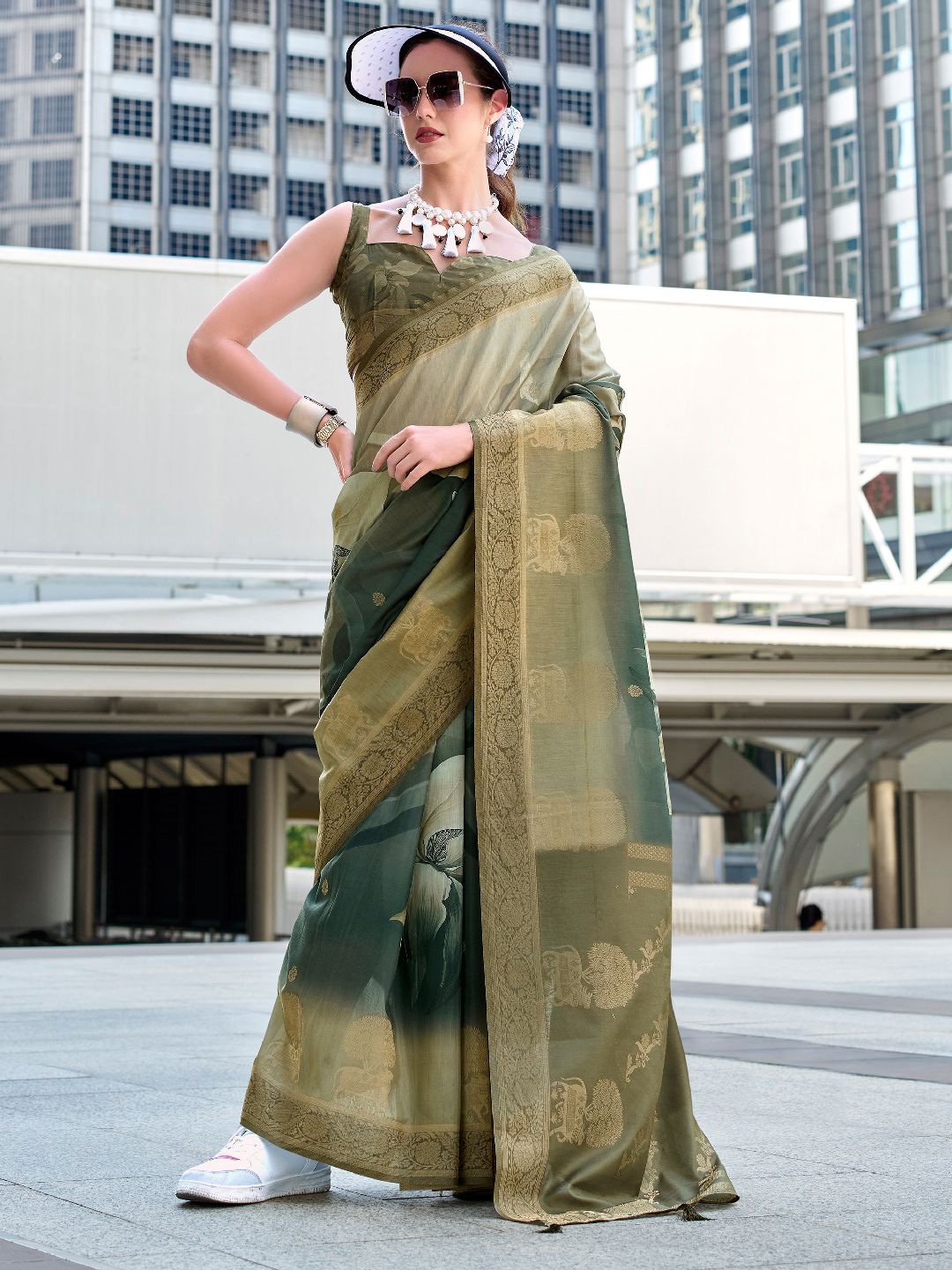 

LeeliPeeri Designer Ethnic Motifs Printed Saree, Green