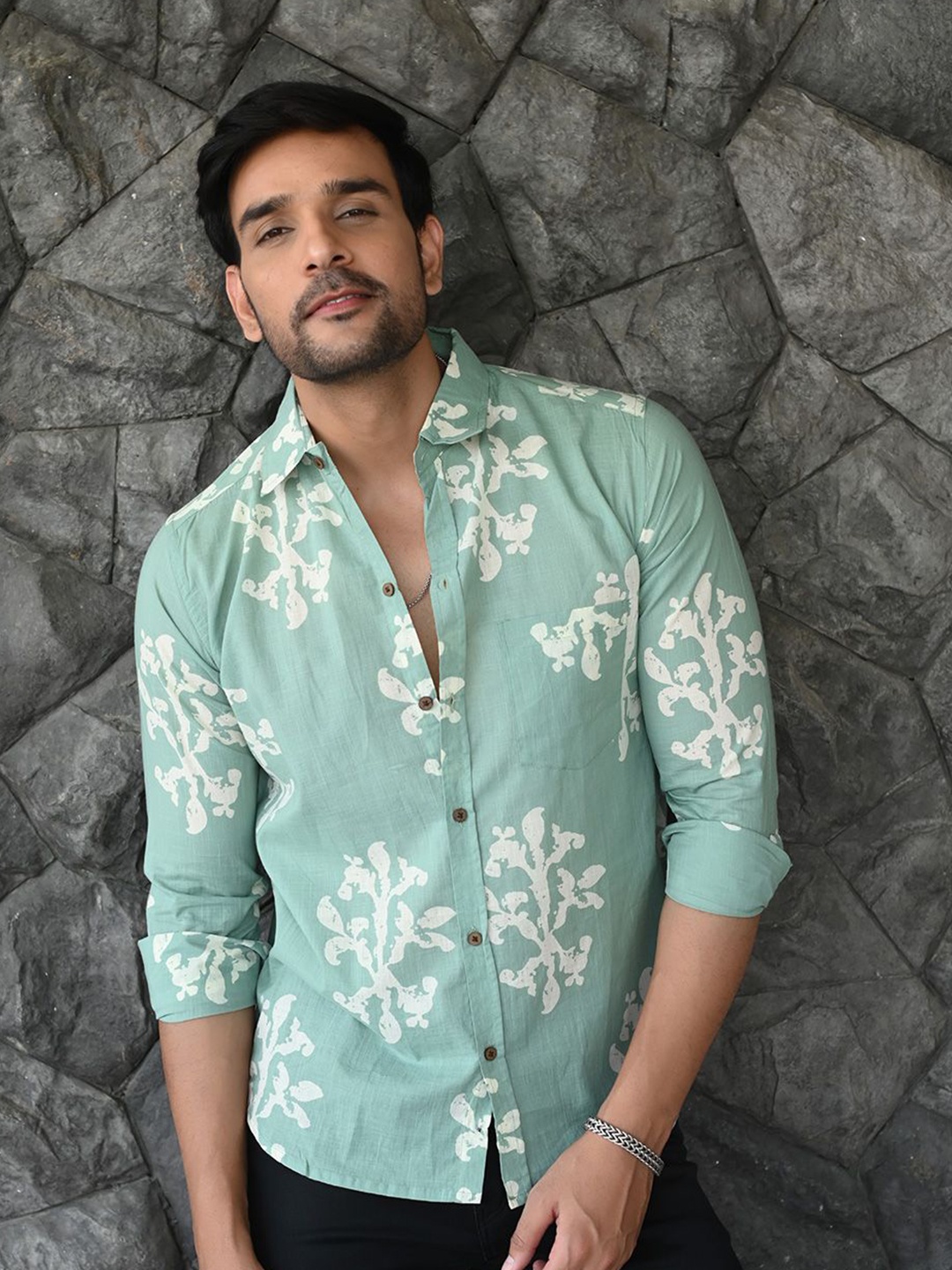

Style Matters Men Standard Fit Spread Collar Floral Printed Cotton Casual Shirt, Grey