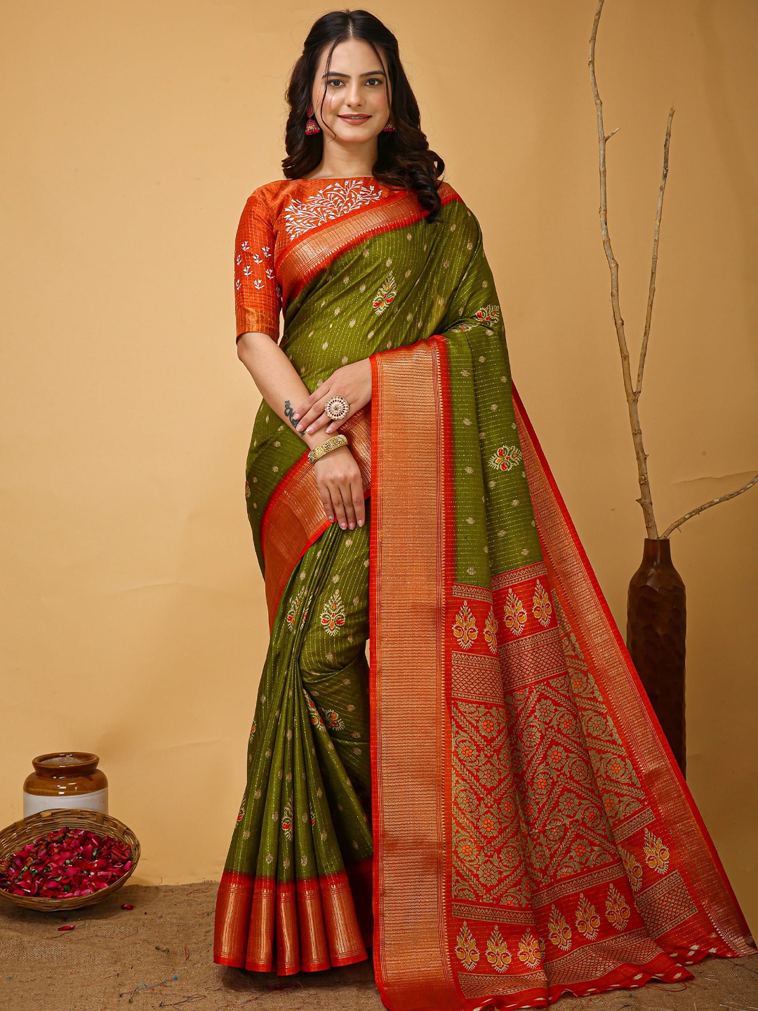 

HI FI NX Woven Design Silk Cotton Kanjeevaram Saree, Green