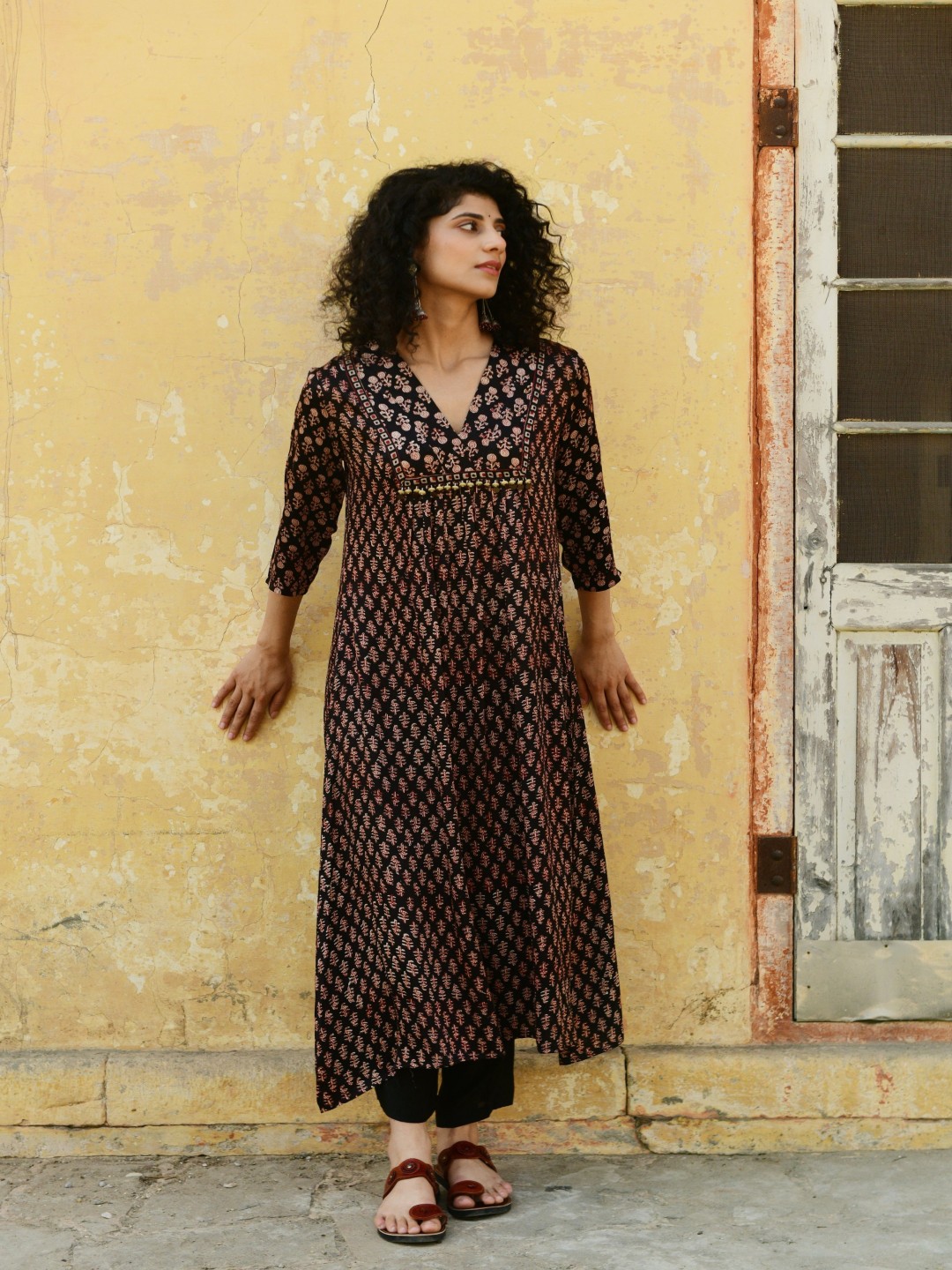 

SHILPI HANDICRAFTS Floral Printed V-Neck Modal Satin A-Line Kurta with Palazzos, Black