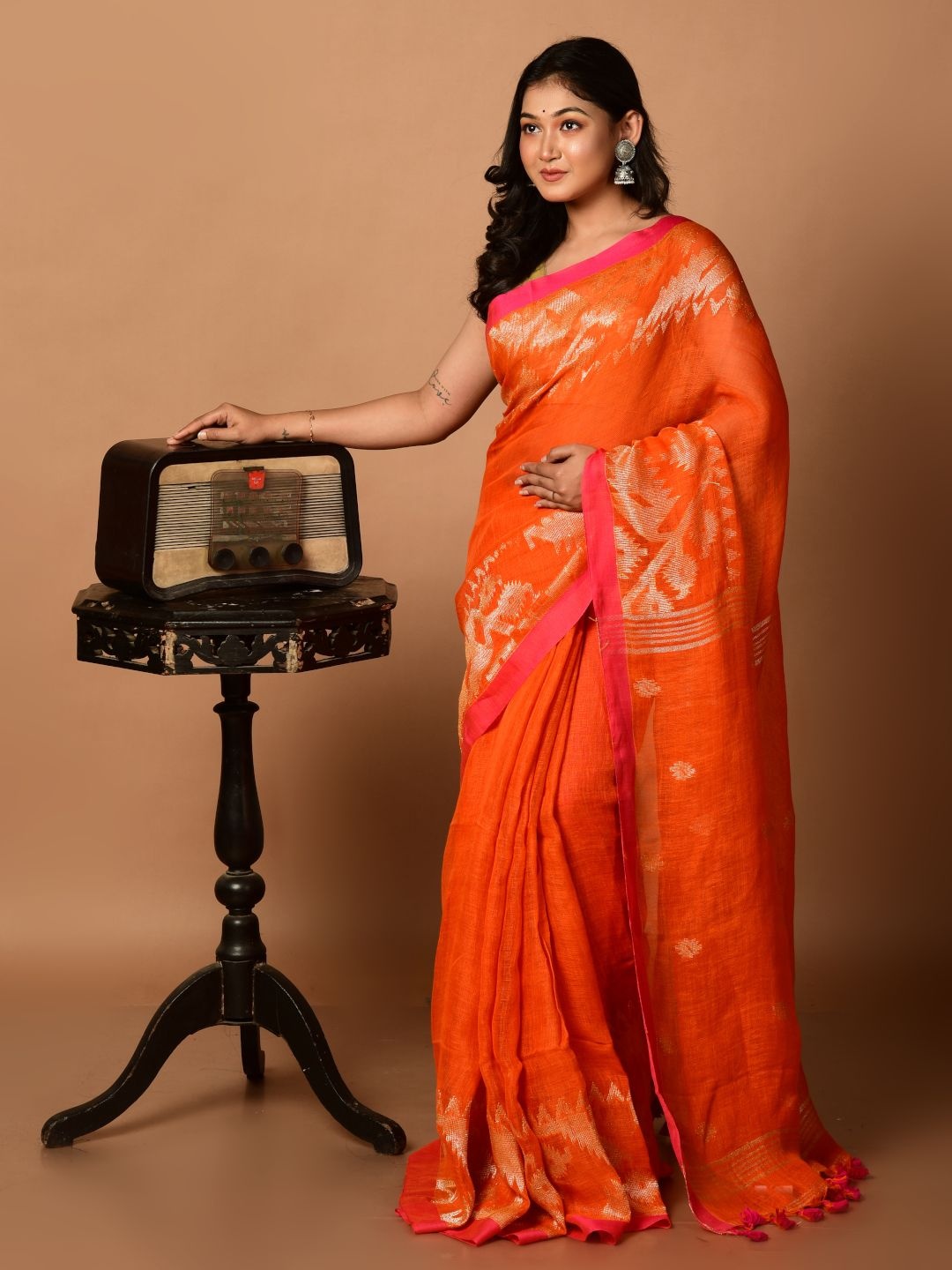 

HOUSE OF ARLI Floral Pure Linen Saree, Orange