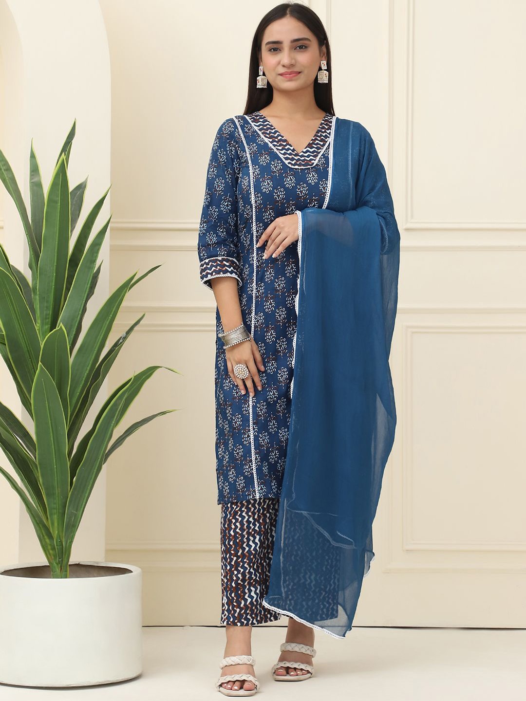 

Feel Clath Floral Printed Thread Work V-Neck Pure Cotton Kurta With Trousers & Dupatta, Blue