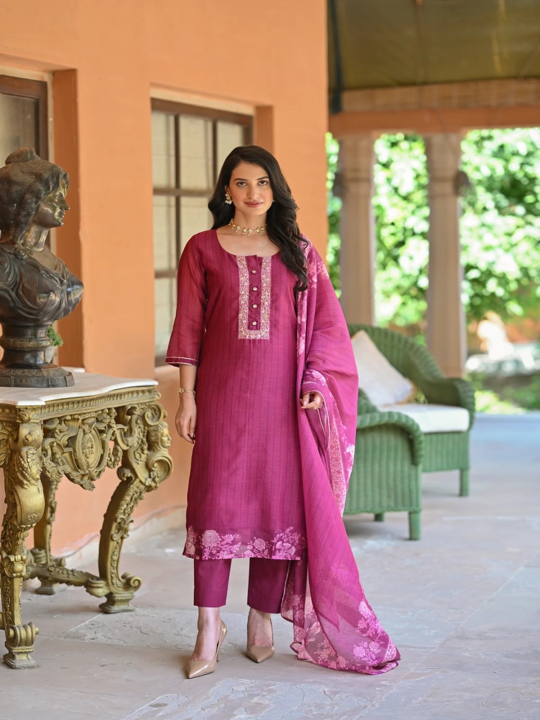 

CHANDALIYO Chevron Printed Round Neck Sequinned Straight Kurta With Trouser & Dupatta, Pink