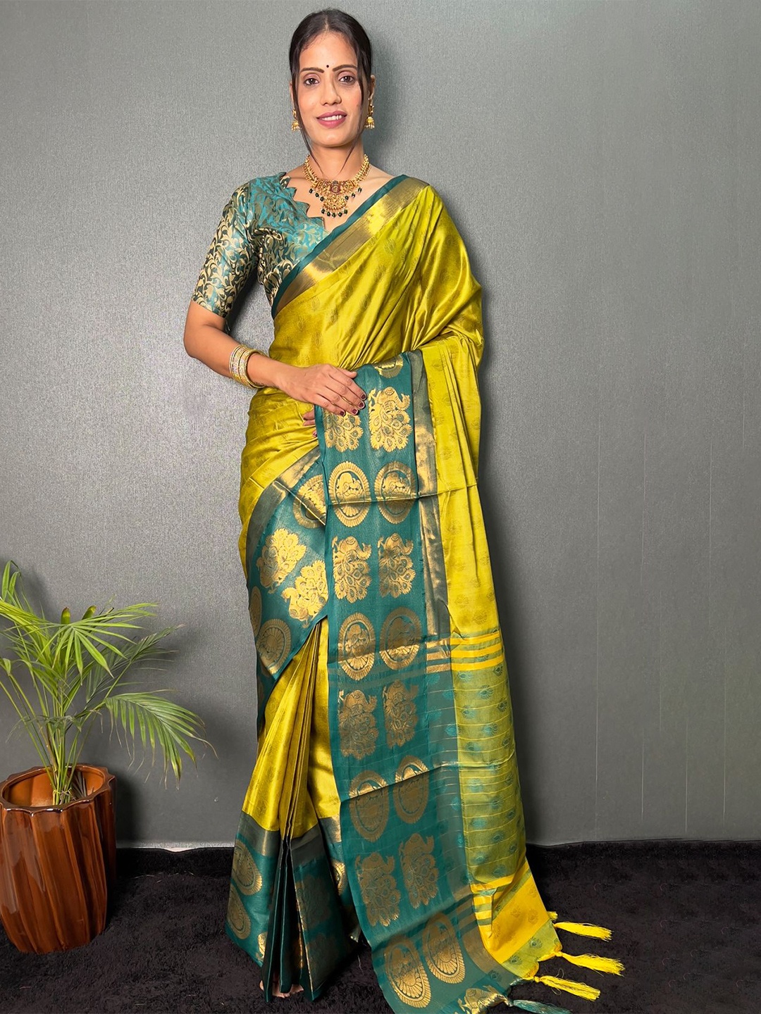 

DIVASTRI Woven Design Printed Zari Ready to Wear Banarasi Saree, Yellow