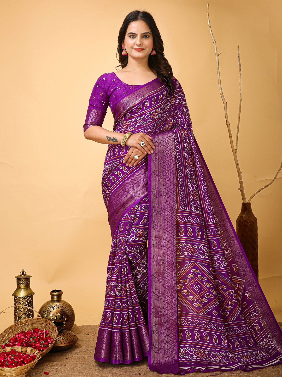 

HI FI NX Bandhani Printed Zari Saree, Purple