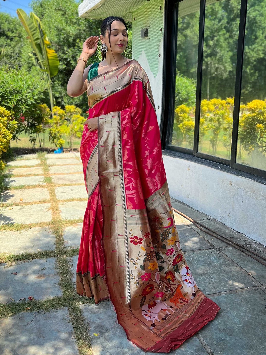 

DIVASTRI Woven Design Zari Paithani Saree, Pink