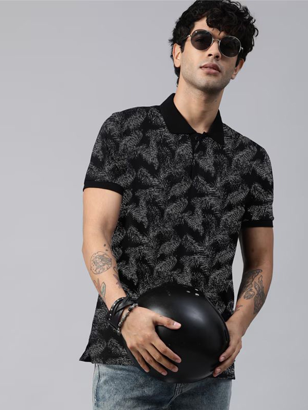 

MERRIMENT Men Printed Polo Collar T-shirt, Black