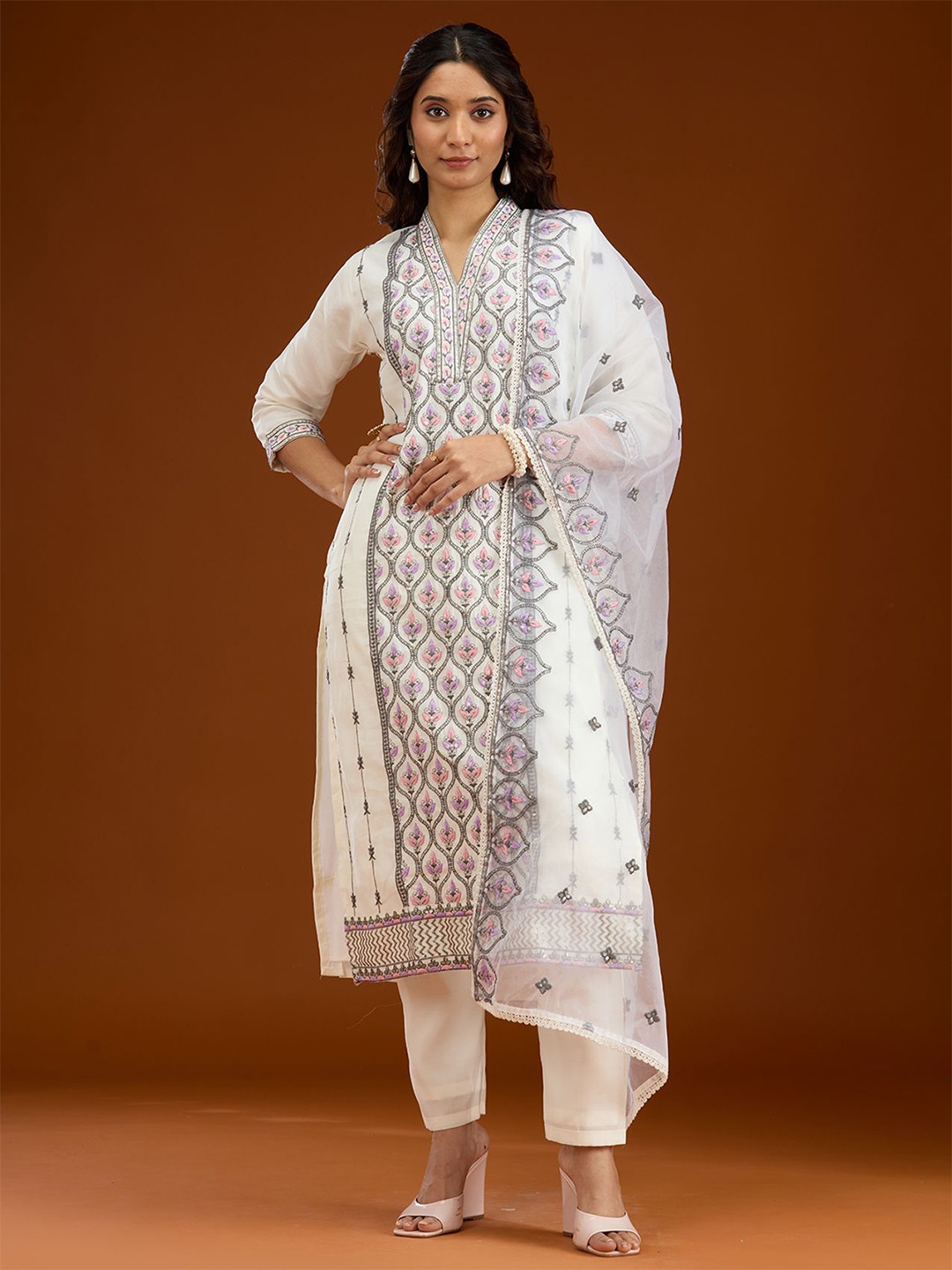 

Koskii Floral Printed Threadwork Semi Crepe Readymade Salwar Suit, Cream