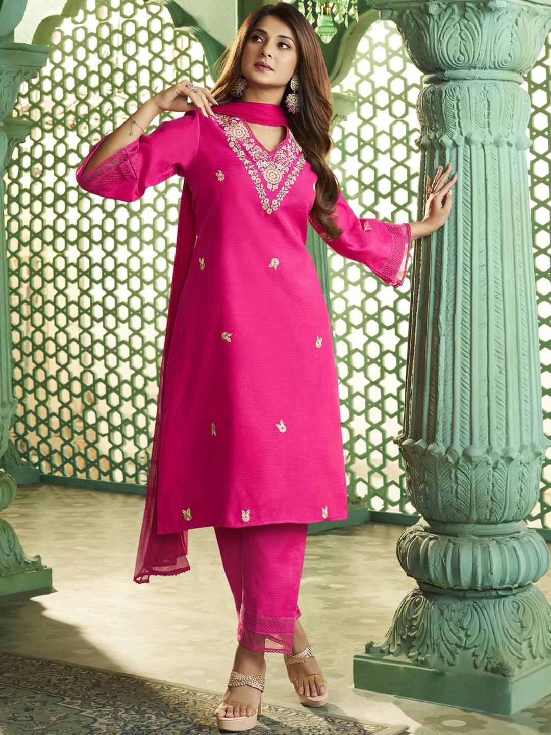 

Bhama Couture Jennifer Winget V-Neck Cotton Silk Straight Kurta With Trousers & Dupatta, Pink