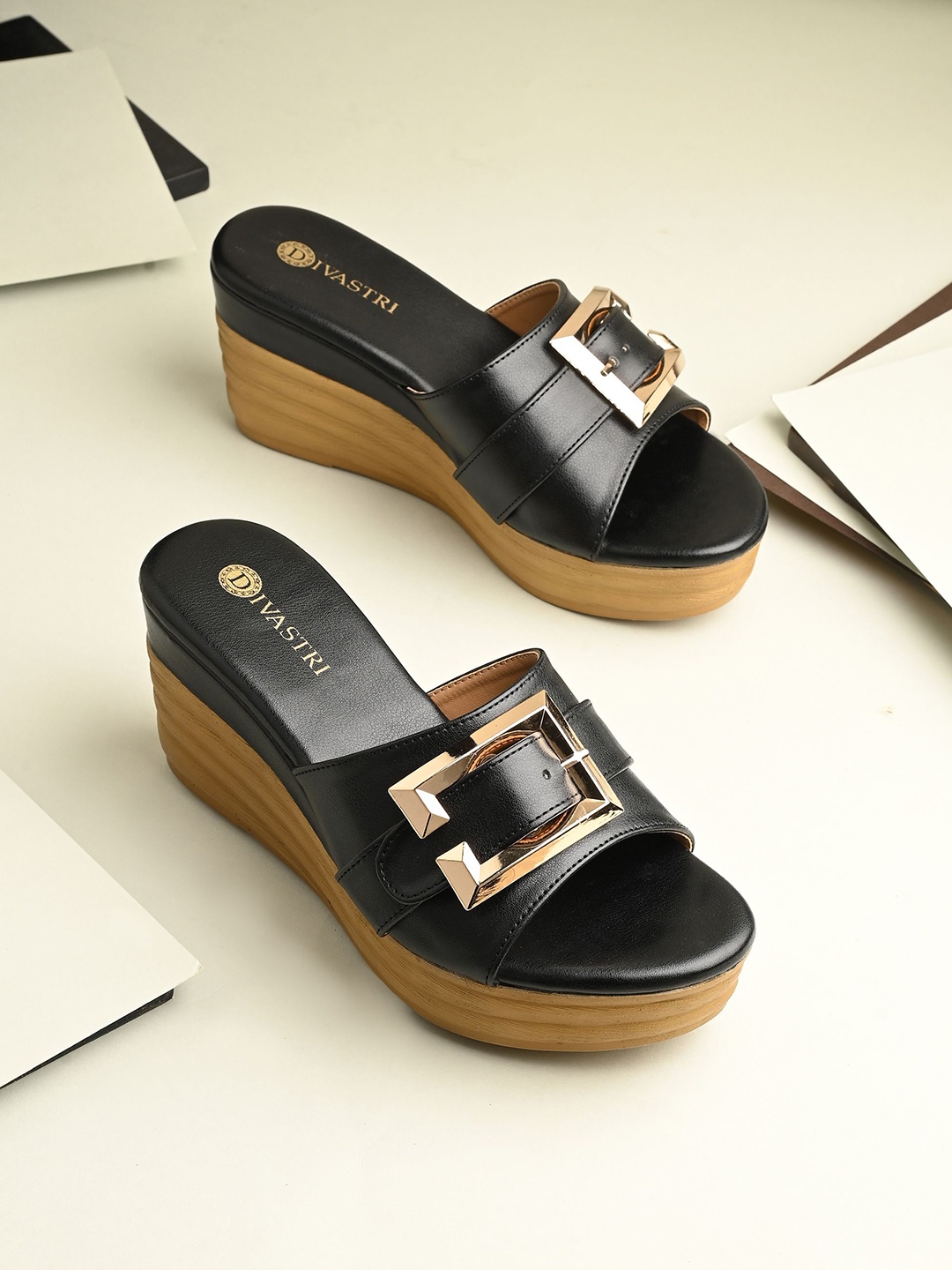 

DIVASTRI Block round toe Sandals, Black