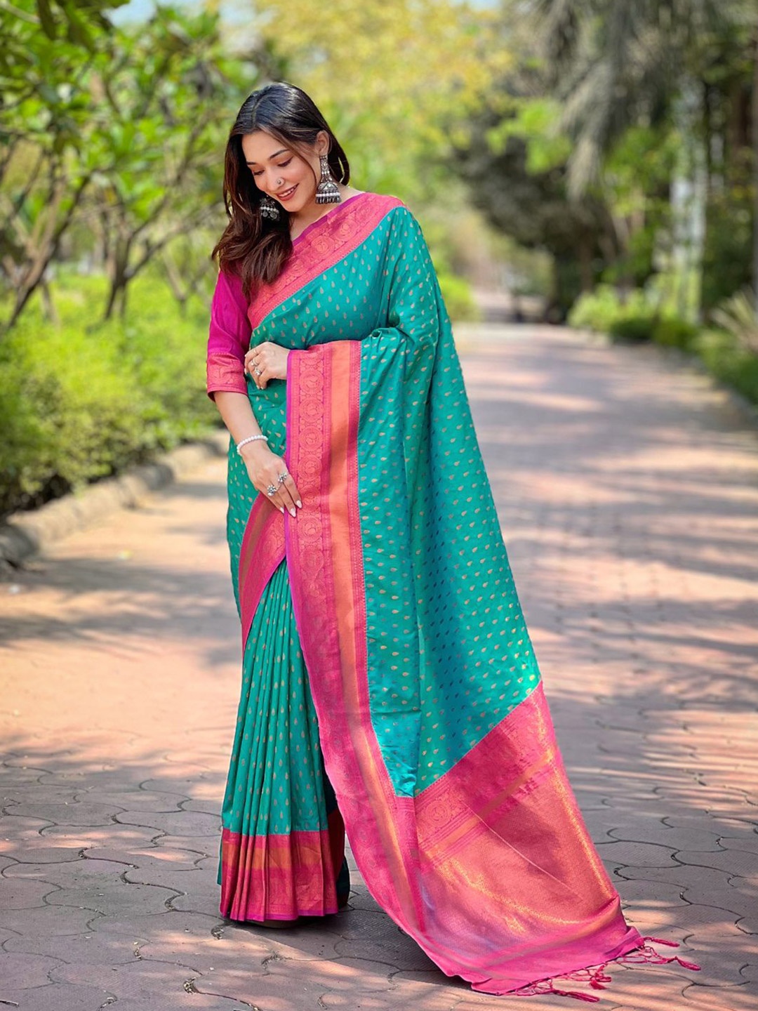 

DIVASTRI Woven Design Zari Banarasi Saree, Teal