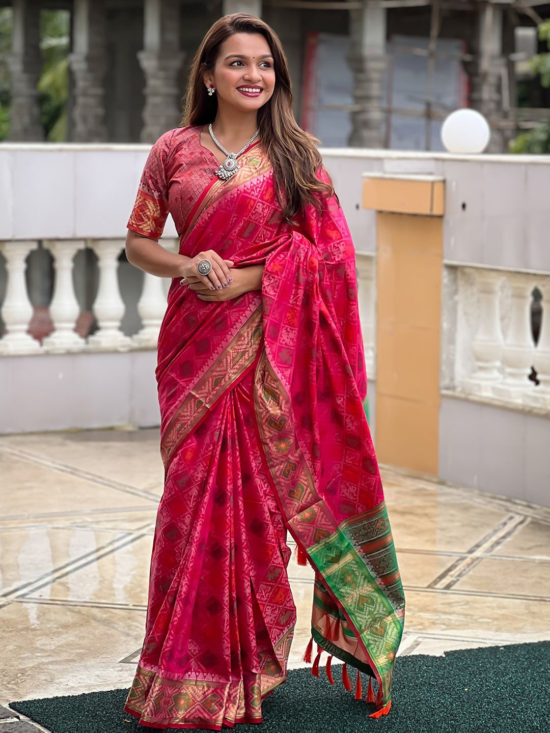 

DIVASTRI Ethnic Motifs Woven Design Zari Patola Saree, Pink