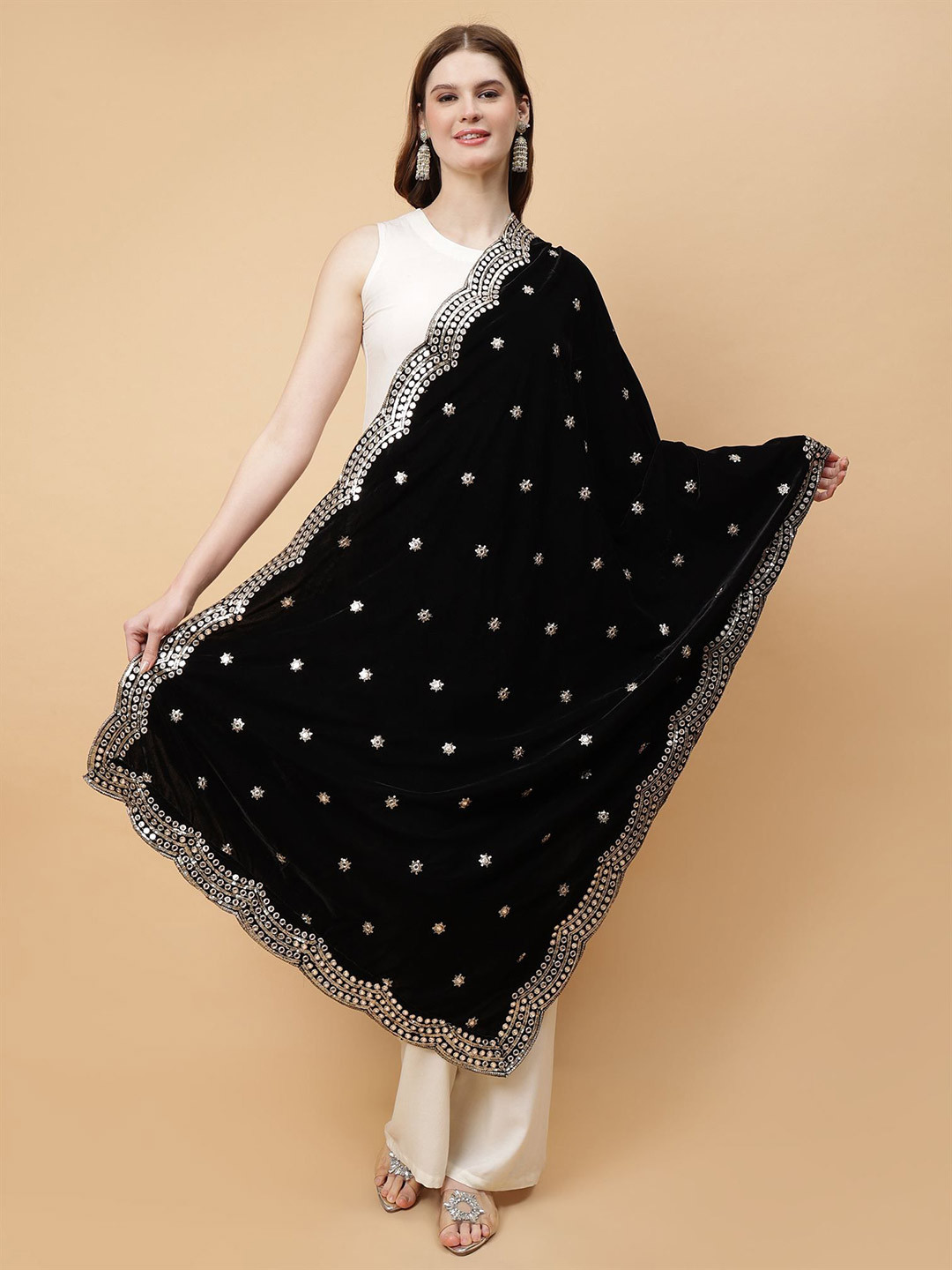 

Moda Chales Floral Embroidered Velvet Dupatta With Sequinned, Black