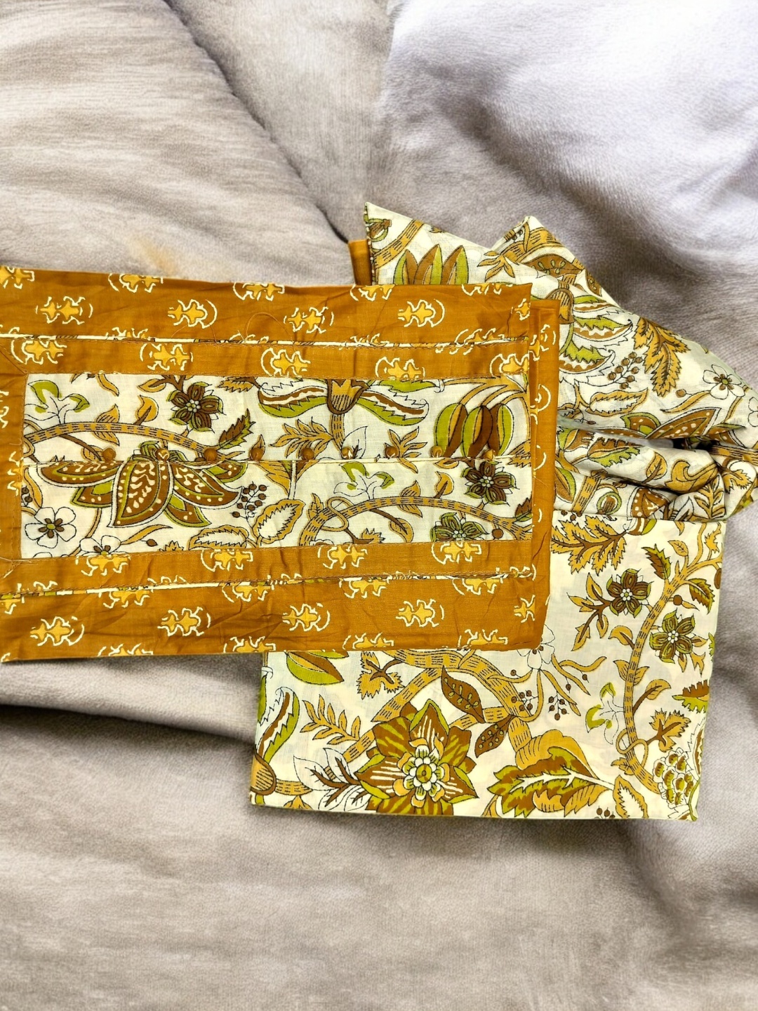 

REET MAHAL Floral Printed Pure Cotton Unstitched Dress Material, Yellow