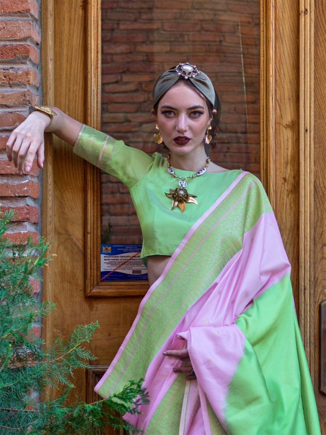 

BLENDIFY Woven Design Zari Silk Blend Banarasi Saree, Pink